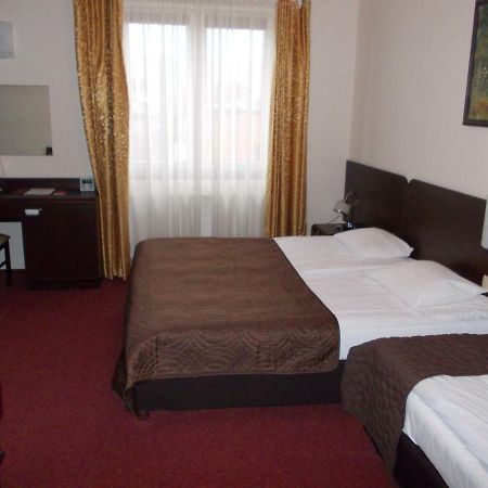 Hotel Pinocy Ledziny エクステリア 写真