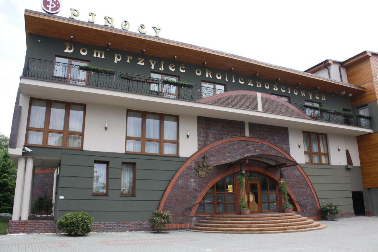 Hotel Pinocy Ledziny エクステリア 写真