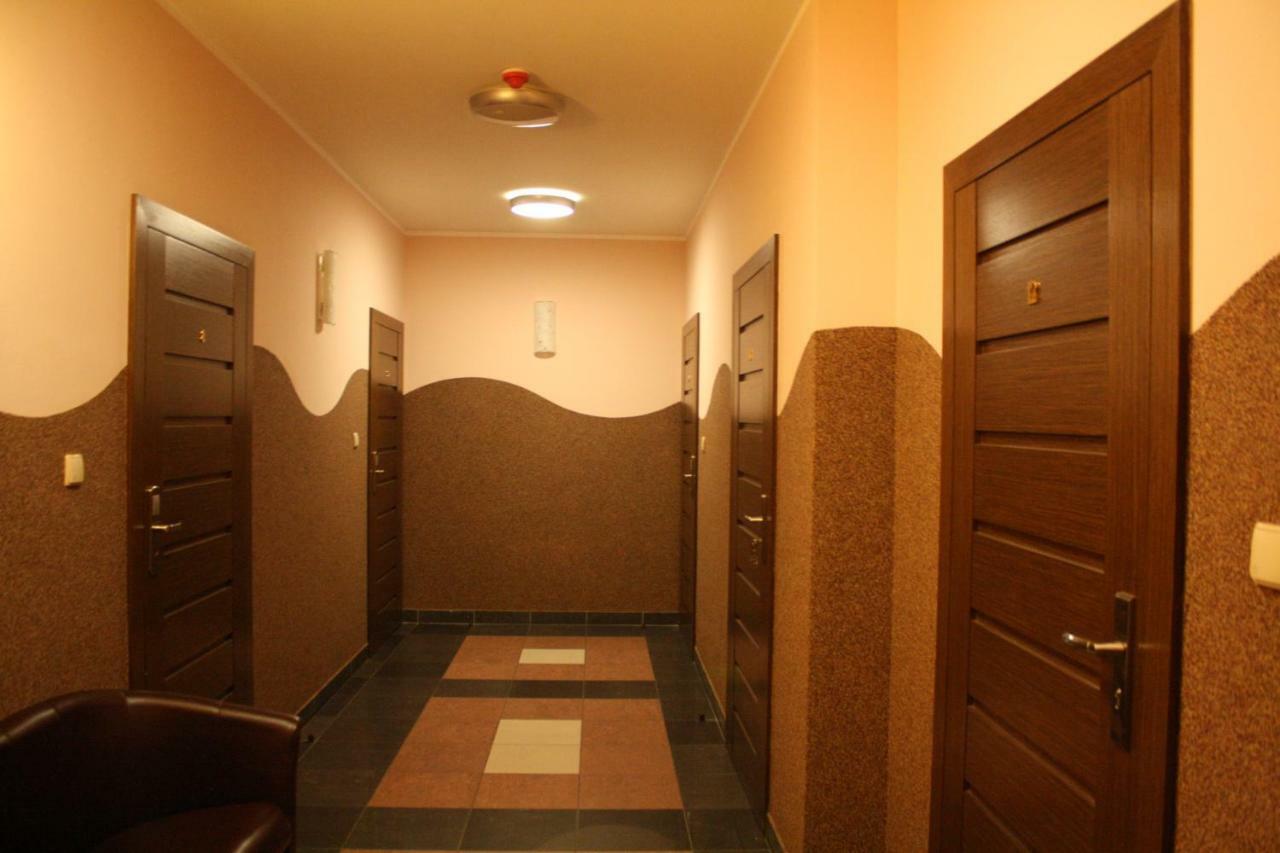 Hotel Pinocy Ledziny エクステリア 写真